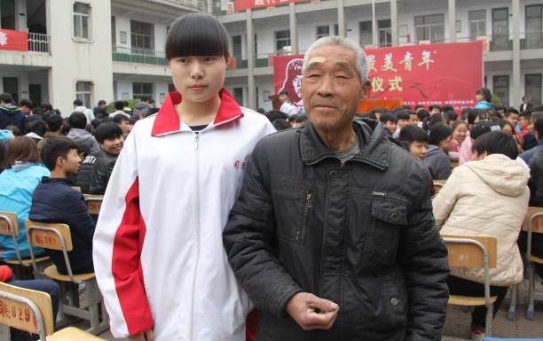 陕西韩城:助人为乐好学生顾琳被授予韩城“新时期最美青年”荣誉称号